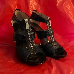 Ladies Michael Kors zipper detail heels sz 7 black